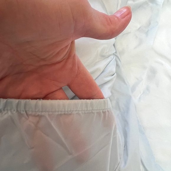 Like new! Women's Light Gray Puffer Jacket by The North Face - warm & stylish! - Picture 11 of 16